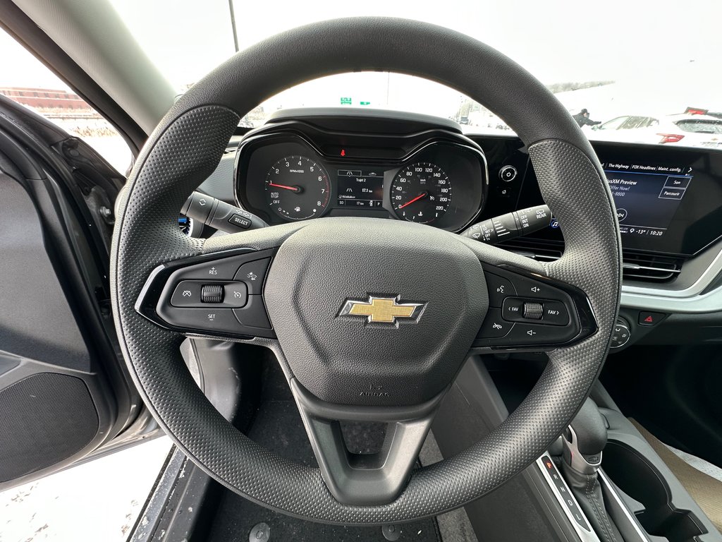 2025 Chevrolet Trax LS in Terrebonne, Quebec - 12 - w1024h768px