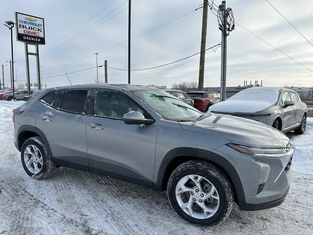 2025 Chevrolet Trax LS in Terrebonne, Quebec - 1 - w1024h768px