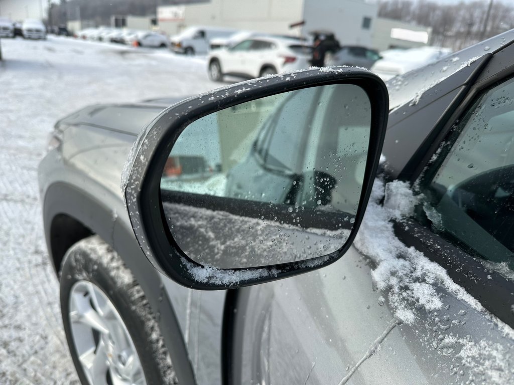 2025 Chevrolet Trax LS in Terrebonne, Quebec - 29 - w1024h768px