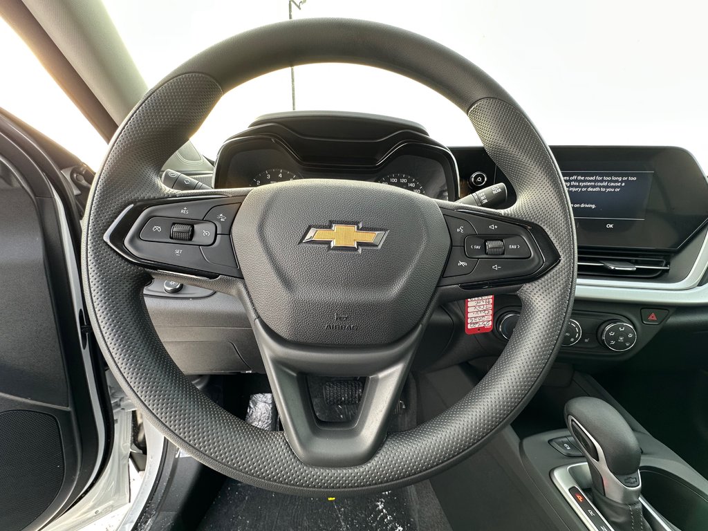 2025 Chevrolet Trax LS in Terrebonne, Quebec - 12 - w1024h768px