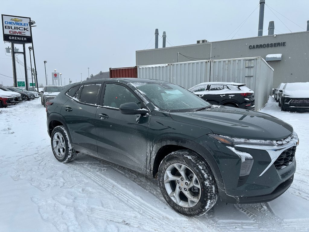 2025 Chevrolet Trax LS in Terrebonne, Quebec - 1 - w1024h768px