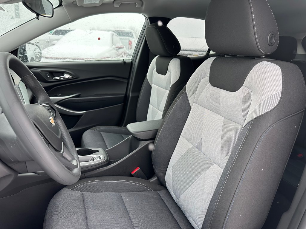 2025 Chevrolet Trax LS in Terrebonne, Quebec - 6 - w1024h768px