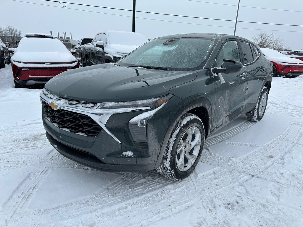 2025 Chevrolet Trax LS in Terrebonne, Quebec - 3 - w1024h768px