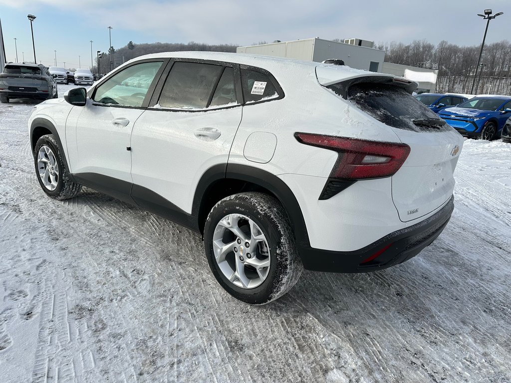 2025 Chevrolet Trax LS in Terrebonne, Quebec - 5 - w1024h768px