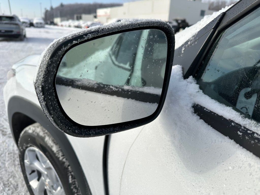 2025 Chevrolet Trax LS in Terrebonne, Quebec - 29 - w1024h768px