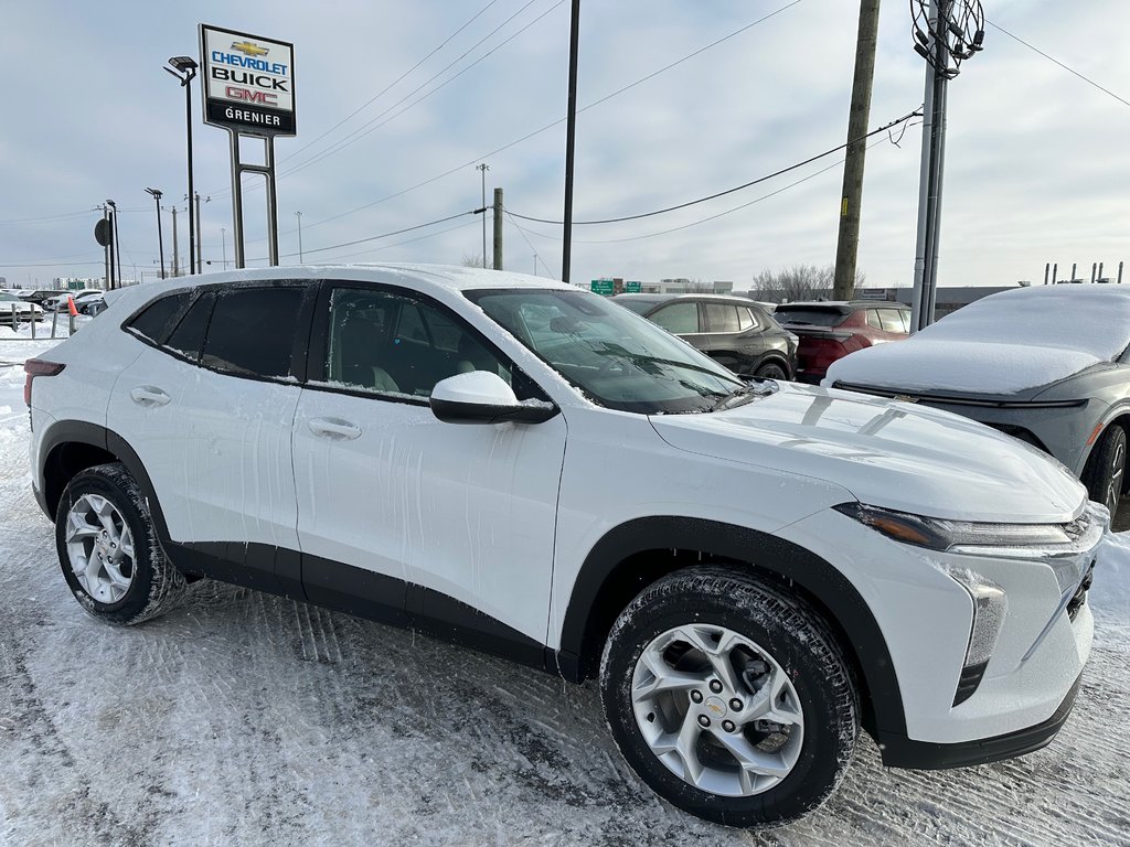 2025 Chevrolet Trax LS in Terrebonne, Quebec - 1 - w1024h768px