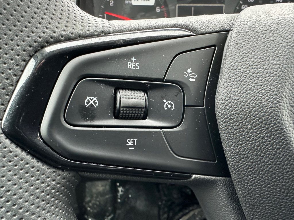 2025 Chevrolet Trax LS in Terrebonne, Quebec - 12 - w1024h768px