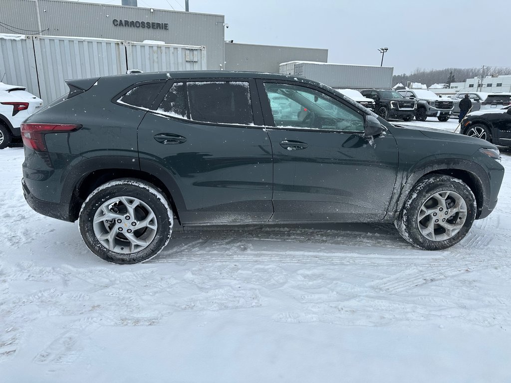 2025 Chevrolet Trax LS in Terrebonne, Quebec - 4 - w1024h768px