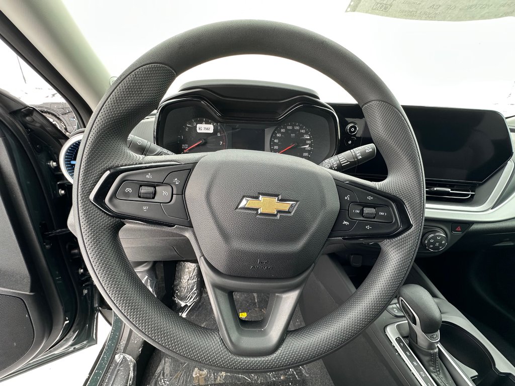 2025 Chevrolet Trax LS in Terrebonne, Quebec - 11 - w1024h768px