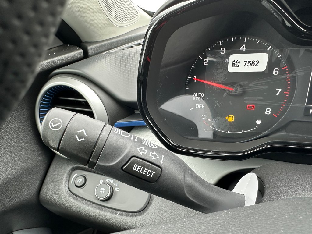 2025 Chevrolet Trax LS in Terrebonne, Quebec - 15 - w1024h768px