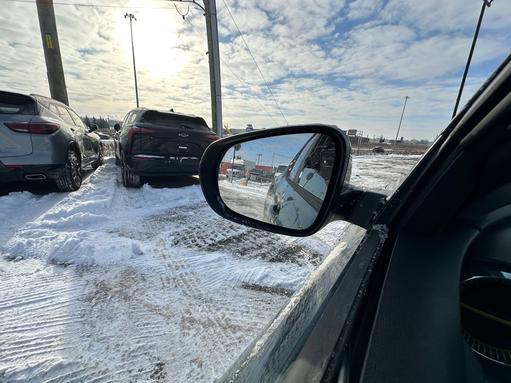 2025 Chevrolet Trax LT in Terrebonne, Quebec - 25 - w1024h768px