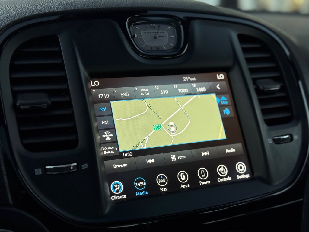 Chrysler 300 300S Toit Ouvrant Cuir Navigation 2022 à Terrebonne, Québec - 17 - w1024h768px