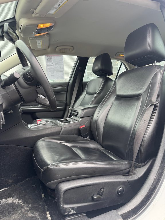 2022 Chrysler 300 300 Touring L Cuir in Terrebonne, Quebec - 9 - w1024h768px