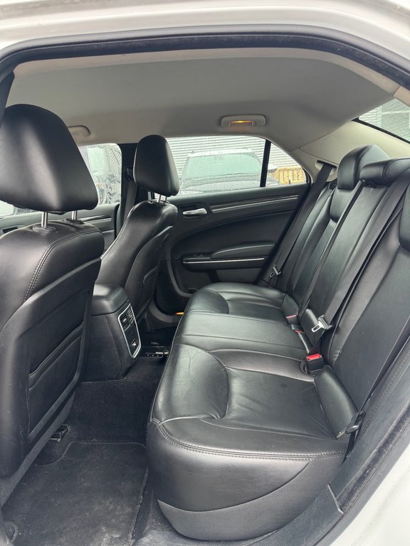 2022 Chrysler 300 300 Touring L Cuir in Terrebonne, Quebec - 10 - w1024h768px