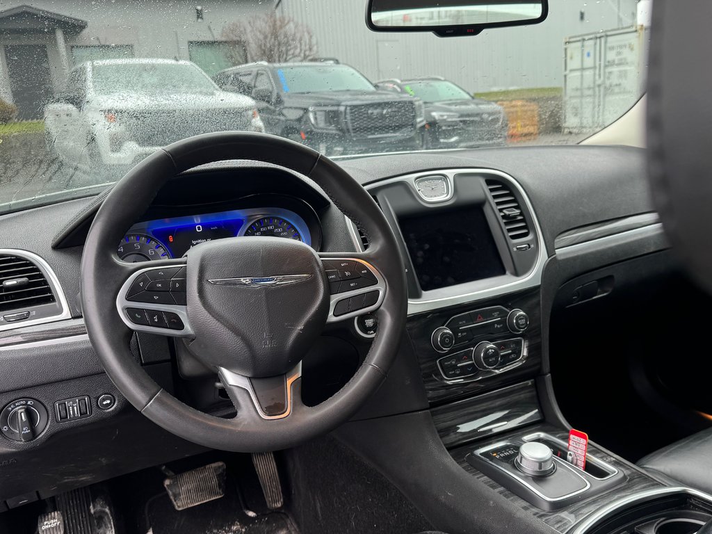 2022 Chrysler 300 300 Touring L Cuir in Terrebonne, Quebec - 11 - w1024h768px