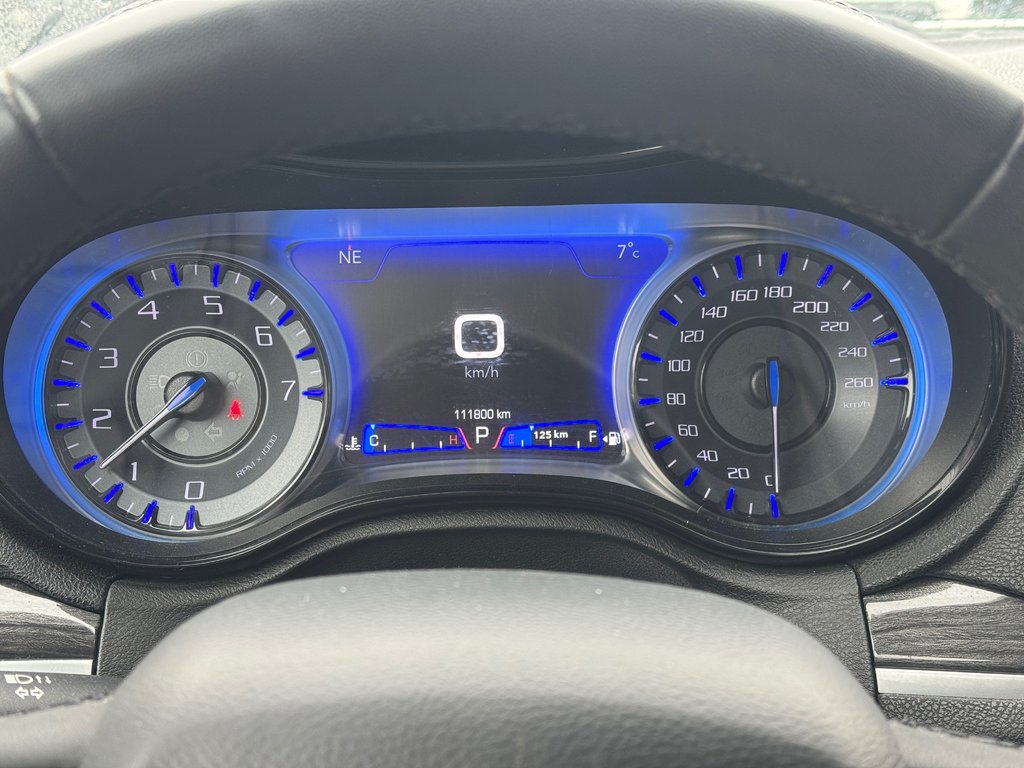 2022 Chrysler 300 300 Touring L Cuir in Terrebonne, Quebec - 16 - w1024h768px