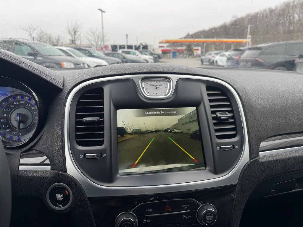 2022 Chrysler 300 300 Touring L Cuir in Terrebonne, Quebec - 19 - w1024h768px