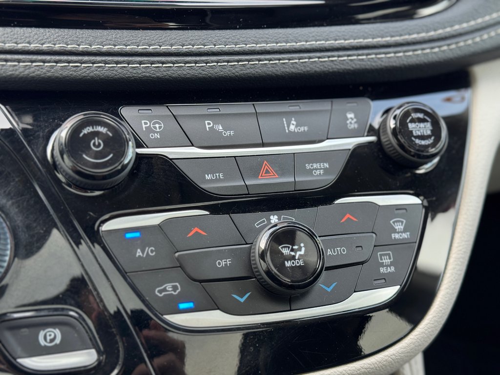 Chrysler Pacifica Hybrid Limited hybrid, sieges ventile et chaufant 2022 à Terrebonne, Québec - 20 - w1024h768px