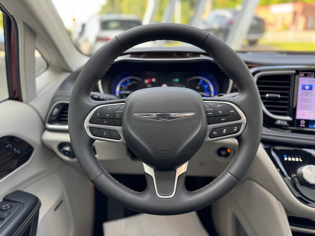 Chrysler Pacifica Hybrid Limited hybrid, sieges ventile et chaufant 2022 à Terrebonne, Québec - 22 - w1024h768px