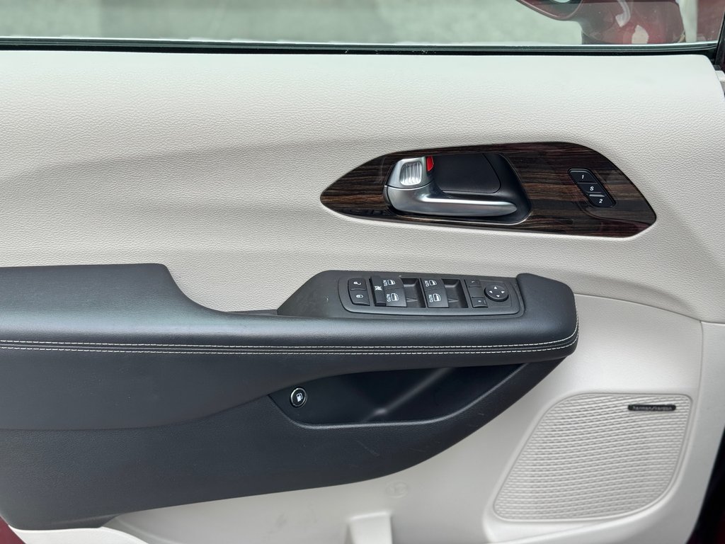 Chrysler Pacifica Hybrid Limited hybrid, sieges ventile et chaufant 2022 à Terrebonne, Québec - 8 - w1024h768px