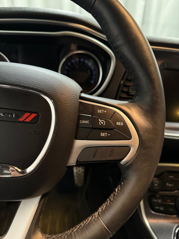 2016 Dodge Challenger R/T 5.7L HEMI Manuelle Navigation Cuir in Terrebonne, Quebec - 12 - w1024h768px