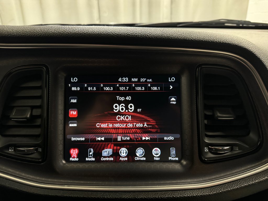 2016 Dodge Challenger R/T 5.7L HEMI Manuelle Navigation Cuir in Terrebonne, Quebec - 14 - w1024h768px