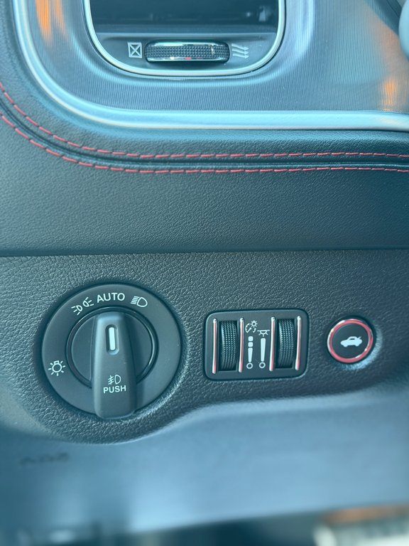 Dodge Charger Scat Pack 392 Bas Kilométrage Intérieur Rouge 2022 à Terrebonne, Québec - 12 - w1024h768px