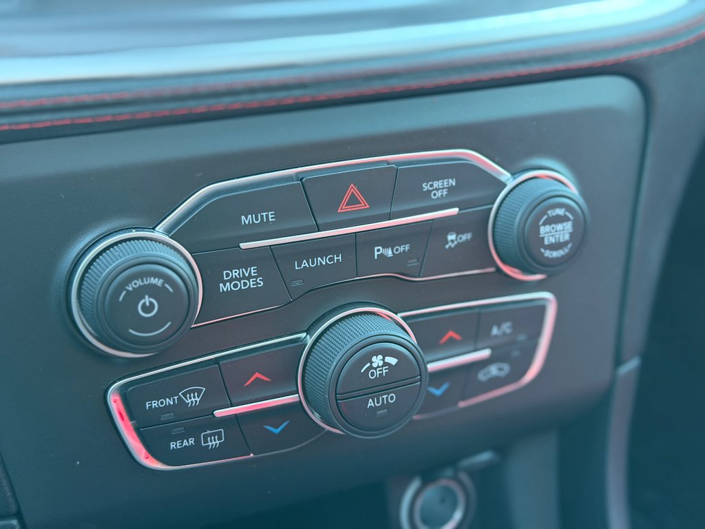 Dodge Charger Scat Pack 392 Bas Kilométrage Intérieur Rouge 2022 à Terrebonne, Québec - 19 - w1024h768px