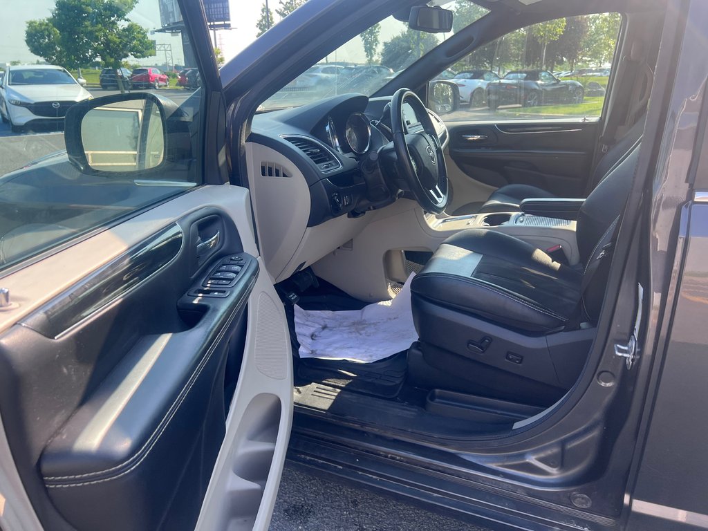 2019 Dodge Grand Caravan SXT Premium Plus, DVD in Boucherville, Quebec - 11 - w1024h768px