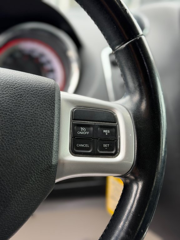 2020 Dodge Grand Caravan Crew Plus Cuir Bas Kilométrage in Terrebonne, Quebec - 13 - w1024h768px