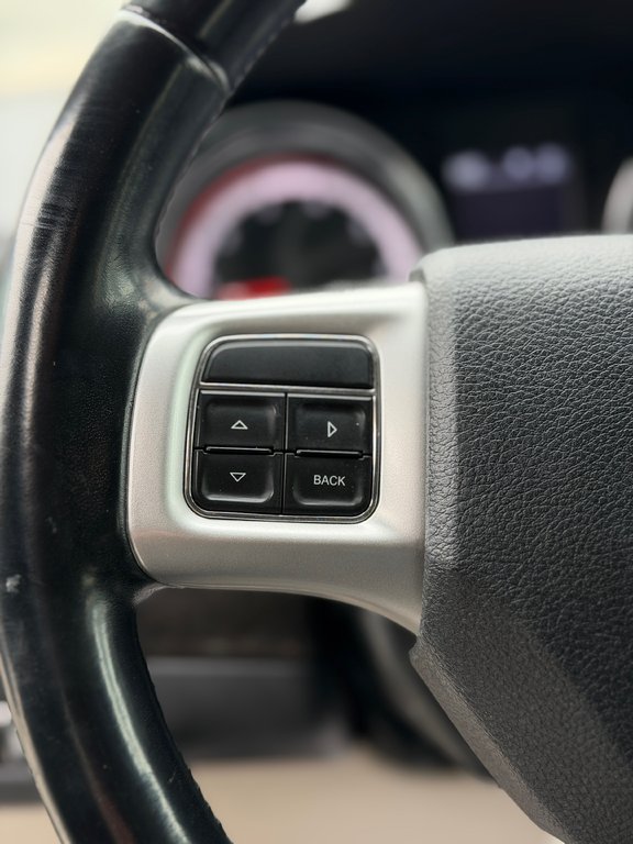 2020 Dodge Grand Caravan Crew Plus Cuir Bas Kilométrage in Terrebonne, Quebec - 12 - w1024h768px