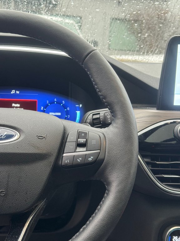 2020 Ford Escape Titanium AWD Toit Panoramique Bas Kilométrage in Terrebonne, Quebec - 15 - w1024h768px