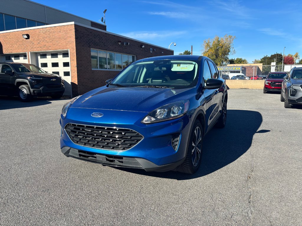 Ford Escape  2022 à Montréal, Québec - 2 - w1024h768px