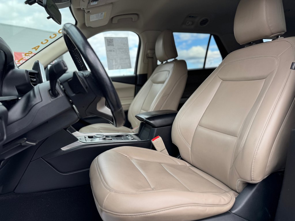 2021 Ford Explorer XLT 4WD Cuir Toit in Terrebonne, Quebec - 10 - w1024h768px