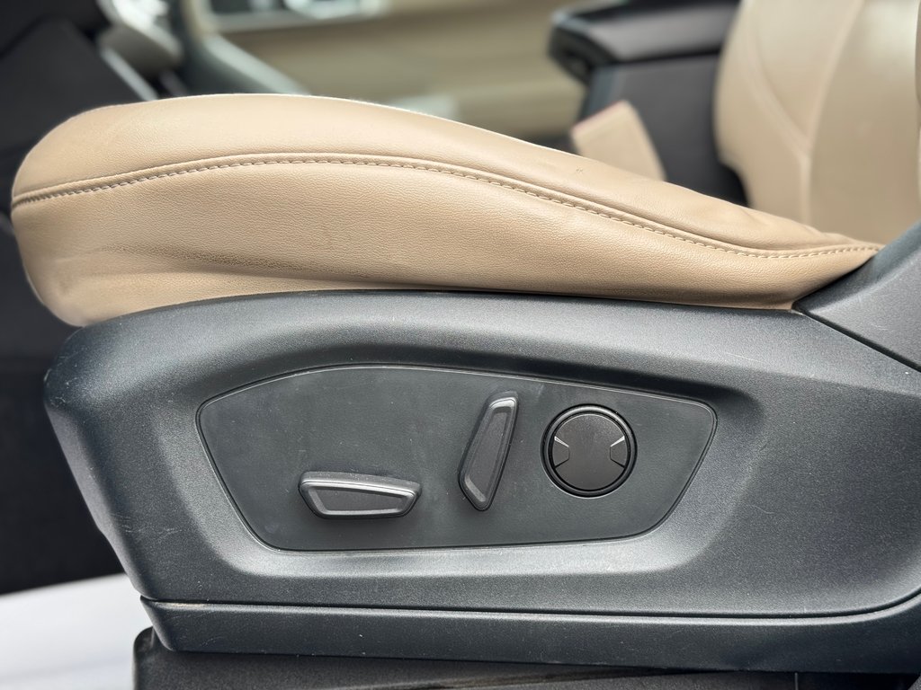2021 Ford Explorer XLT 4WD Cuir Toit in Terrebonne, Quebec - 9 - w1024h768px