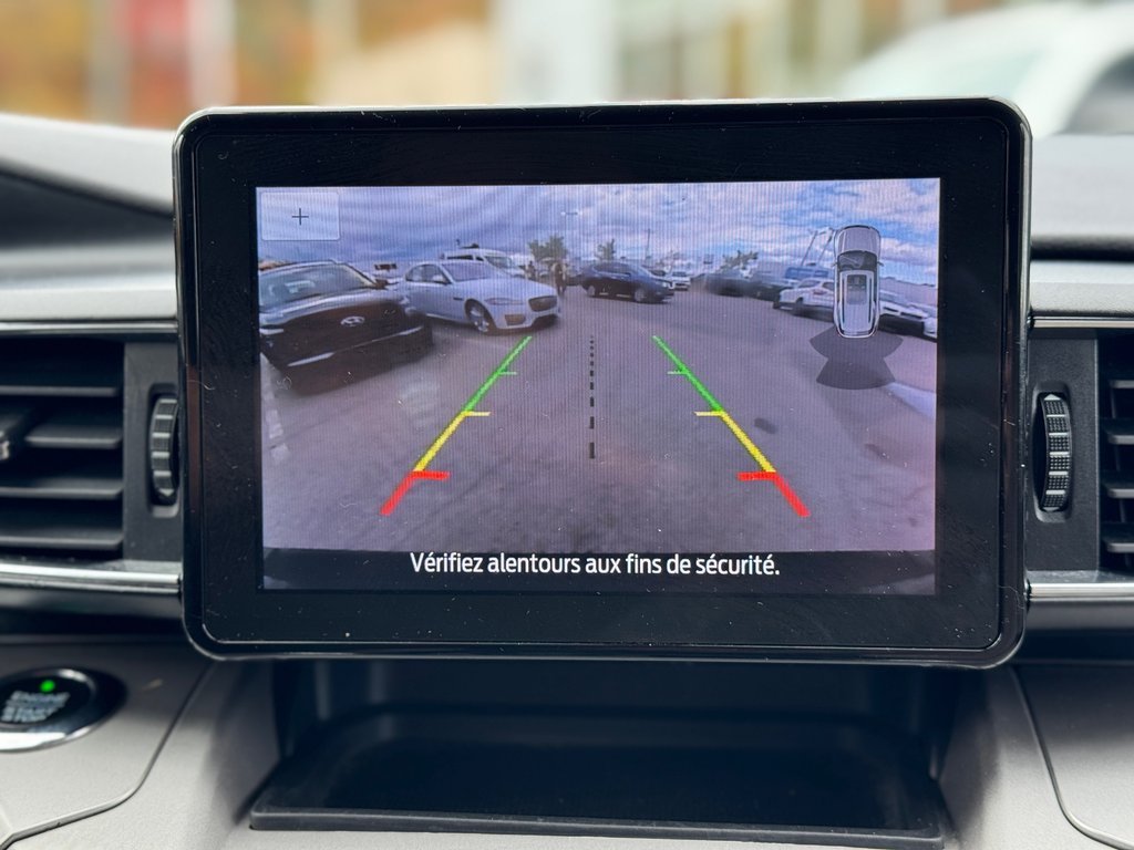 2021 Ford Explorer XLT 4WD Cuir Toit in Terrebonne, Quebec - 17 - w1024h768px