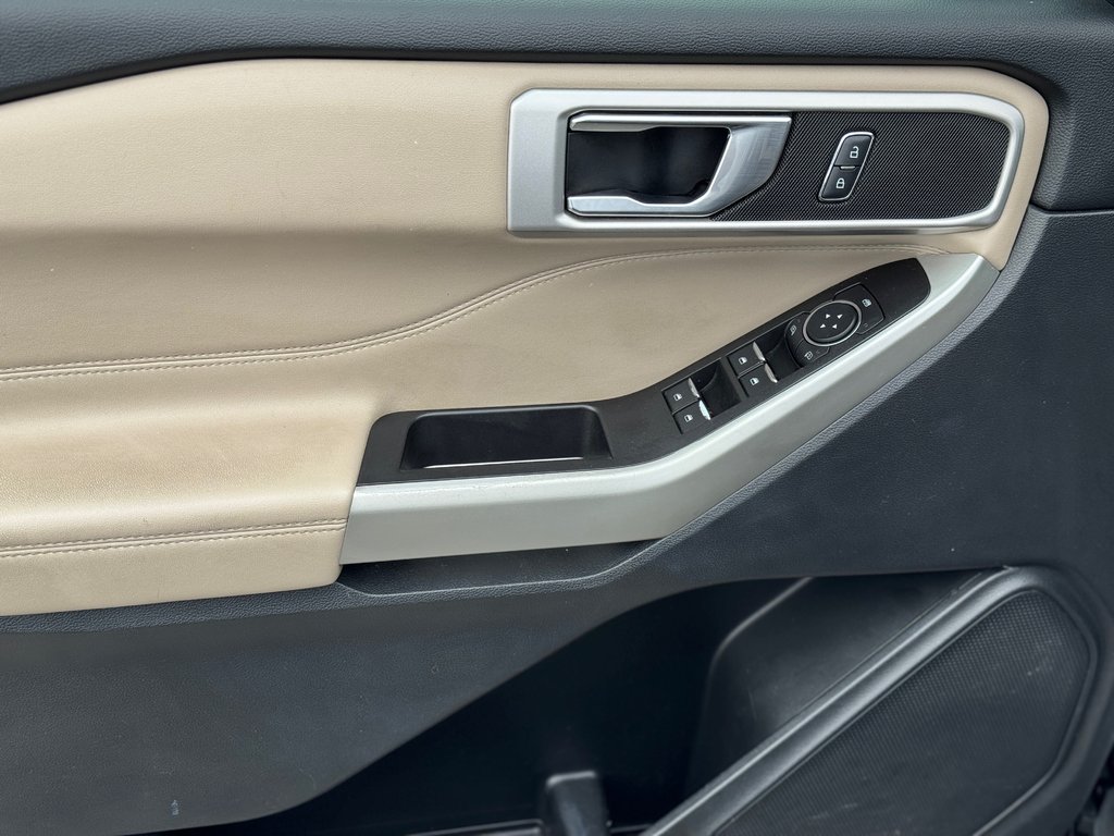 2021 Ford Explorer XLT 4WD Cuir Toit in Terrebonne, Quebec - 8 - w1024h768px