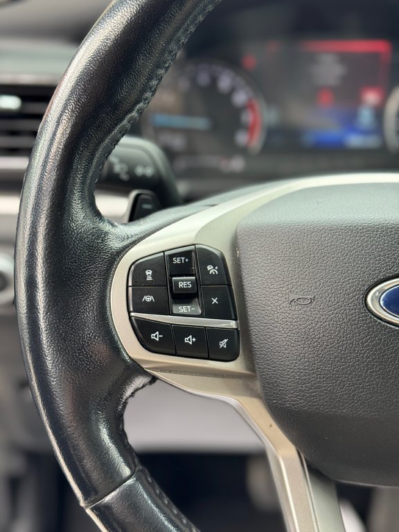 2021 Ford Explorer XLT 4WD Cuir Toit in Terrebonne, Quebec - 13 - w1024h768px