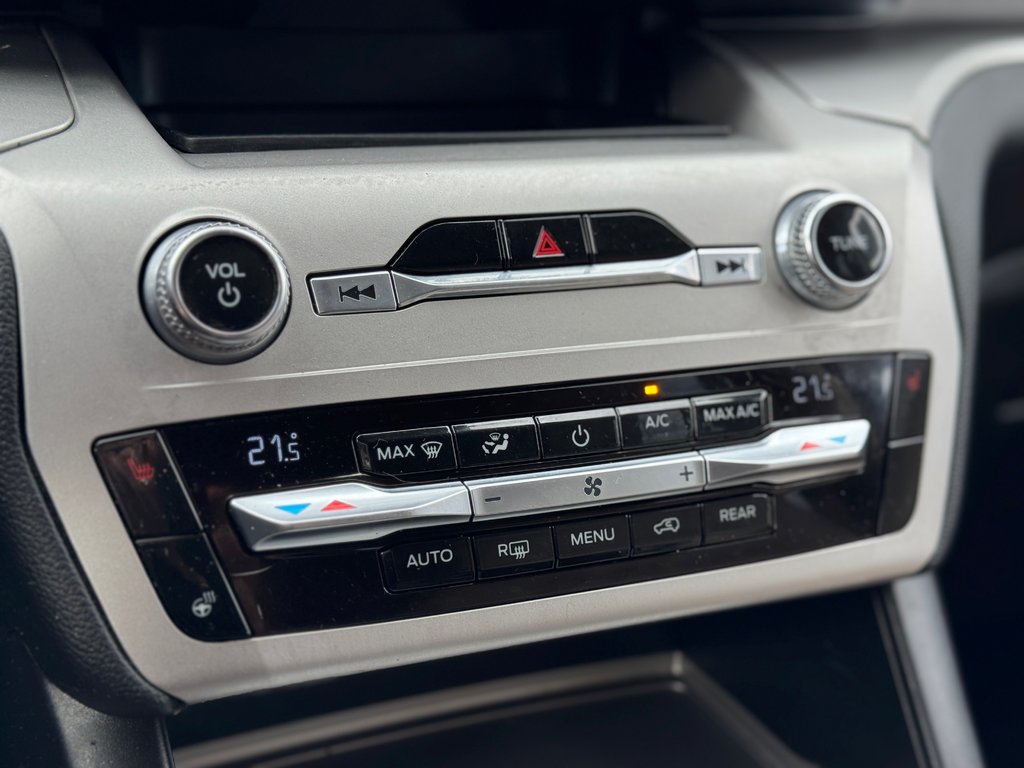 2021 Ford Explorer XLT 4WD Cuir Toit in Terrebonne, Quebec - 19 - w1024h768px