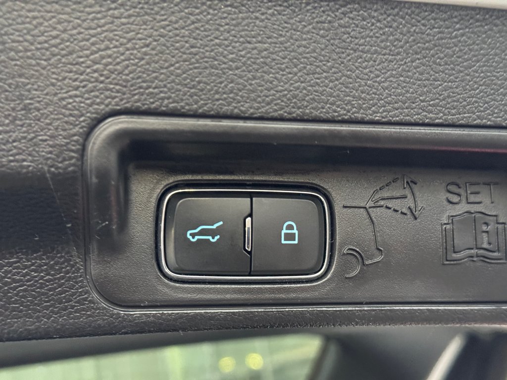 Ford Explorer ST Cuir Toit Panoramique 2022 à Terrebonne, Québec - 29 - w1024h768px