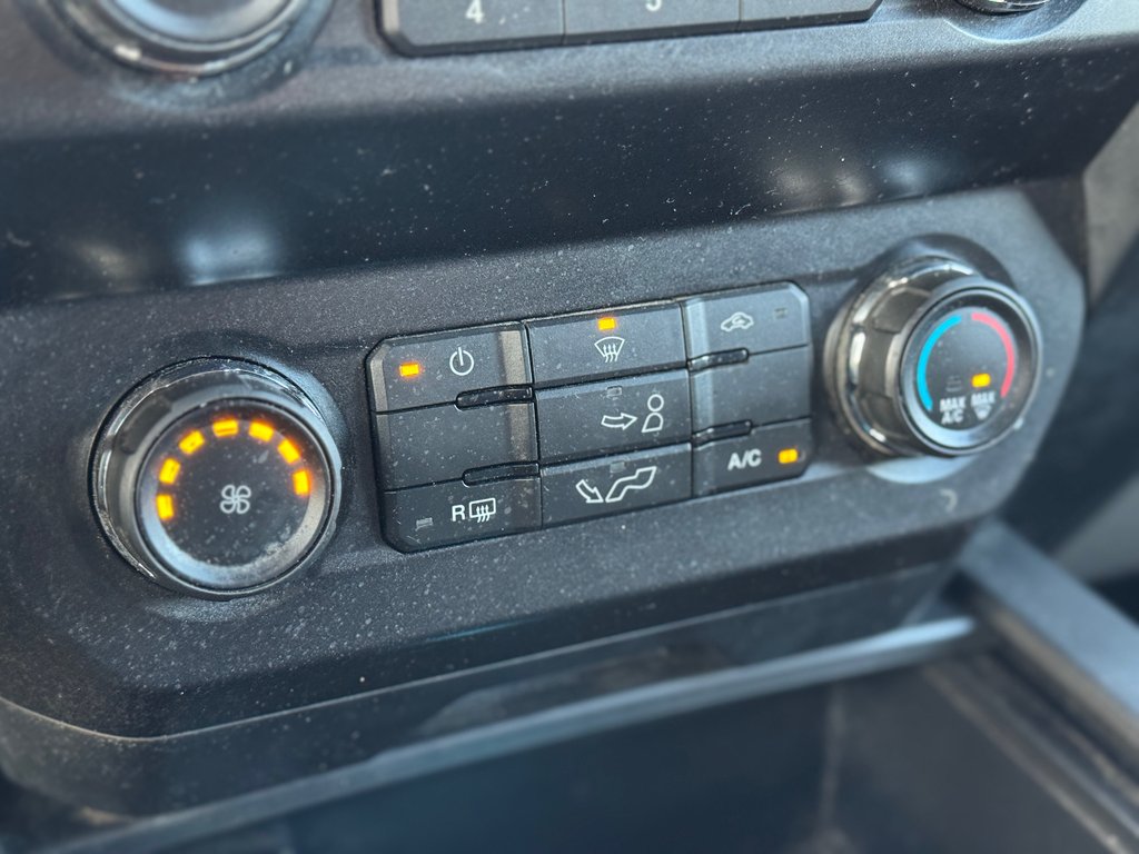 2019 Ford F-150 XL 4X4 CREW Air Climatisé Bluetooth in Terrebonne, Quebec - 18 - w1024h768px