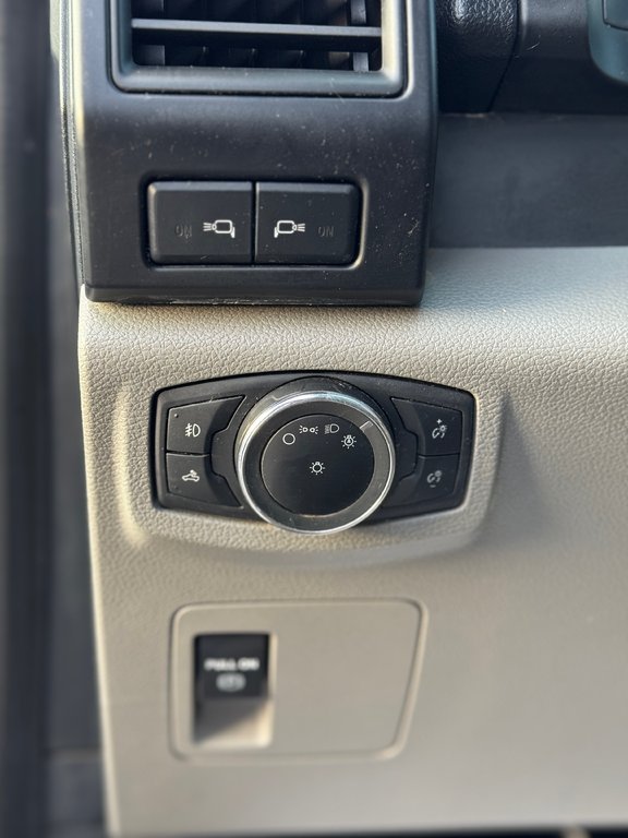2019 Ford F-150 XL 4X4 CREW Air Climatisé Bluetooth in Terrebonne, Quebec - 10 - w1024h768px