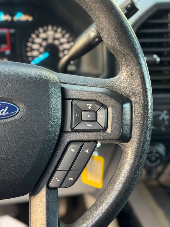 2019 Ford F-150 XL 4X4 CREW Air Climatisé Bluetooth in Terrebonne, Quebec - 13 - w1024h768px