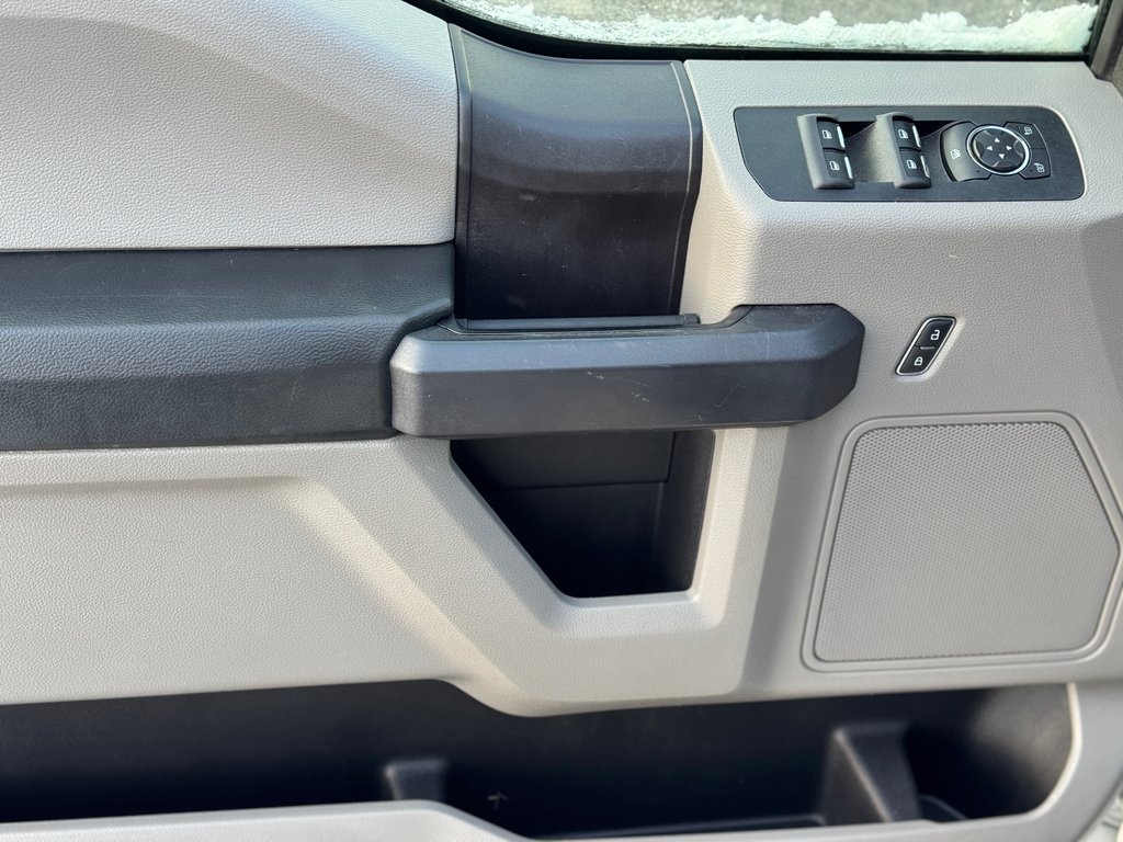 2019 Ford F-150 XL 4X4 CREW Air Climatisé Bluetooth in Terrebonne, Quebec - 8 - w1024h768px