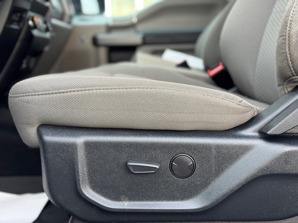 Ford F 250 XLT 7.3 V8 2020 à Terrebonne, Québec - 9 - w1024h768px