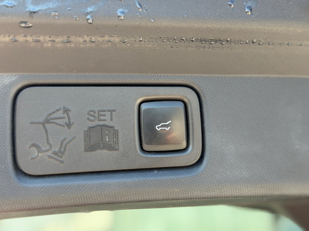 2021 Ford Mustang Mach-E Premium AWD Cuir Navigation in Terrebonne, Quebec - 23 - w1024h768px