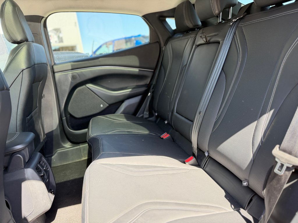 2021 Ford Mustang Mach-E Premium AWD Cuir Navigation in Terrebonne, Quebec - 21 - w1024h768px