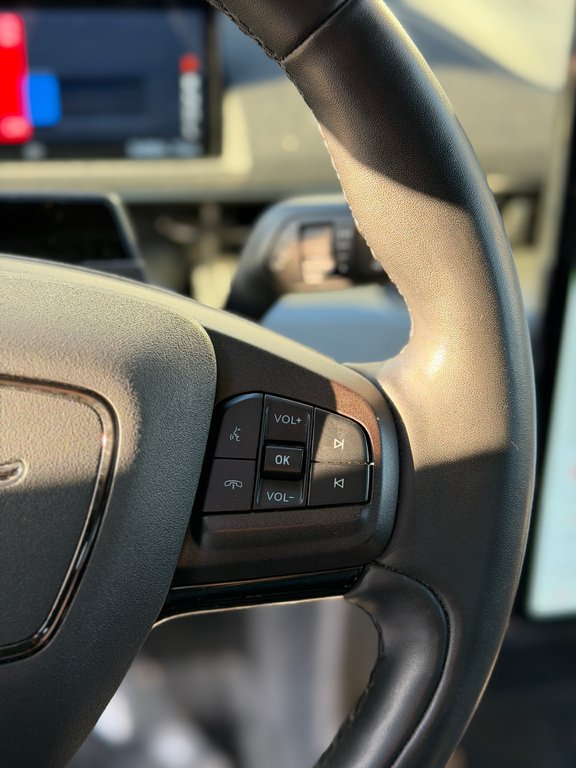 Ford Mustang Mach-E Select AWD Bas Kilométrage 2022 à Terrebonne, Québec - 15 - w1024h768px