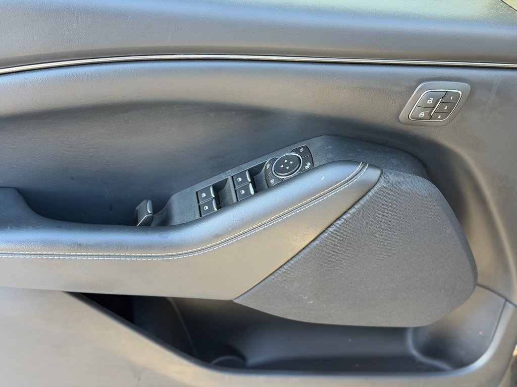 Ford Mustang Mach-E Select AWD Bas Kilométrage 2022 à Terrebonne, Québec - 9 - w1024h768px