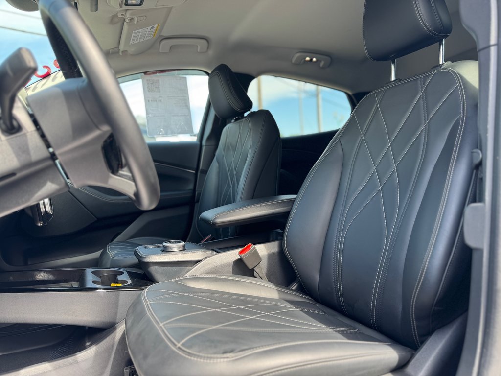 2023 Ford Mustang Mach-E Select AWD Cuir Navigation in Terrebonne, Quebec - 11 - w1024h768px